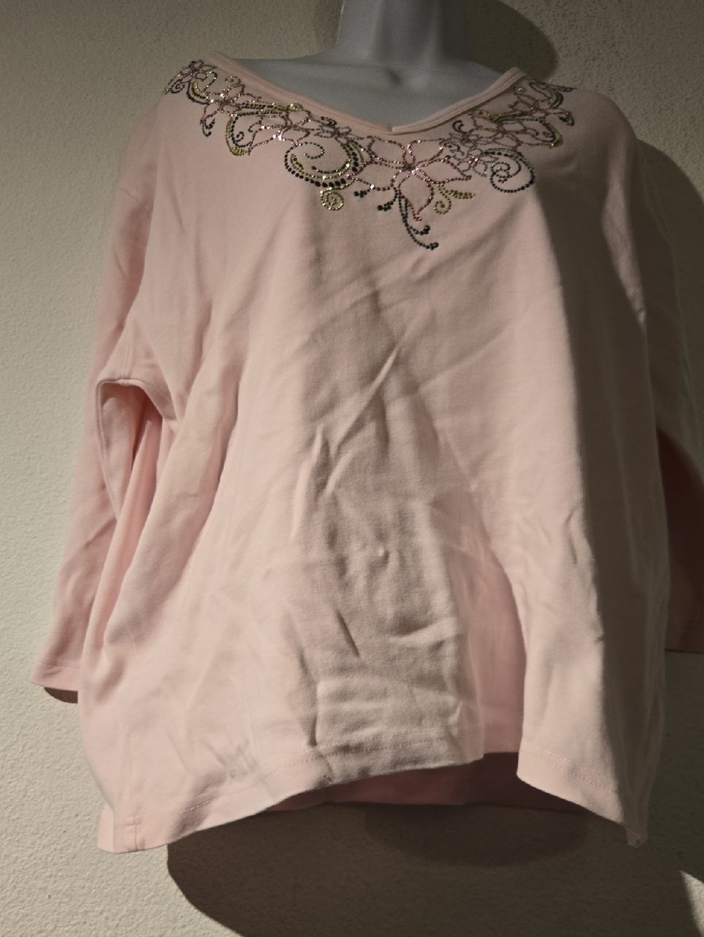 VTG. GET LUCKY USA FLORAL BEADED FRONT NECKLINE LONG SLEEVE  V NECK  XL TOP